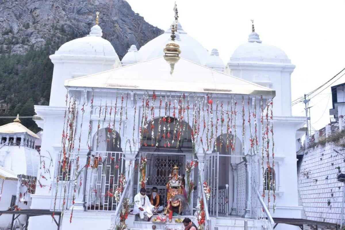 खोले गए गंगोत्री धाम के कपाट, प्रधानमंत्री मोदी के नाम से की गयी पहली पूजा, कोरोना से मुक्ति की कामना