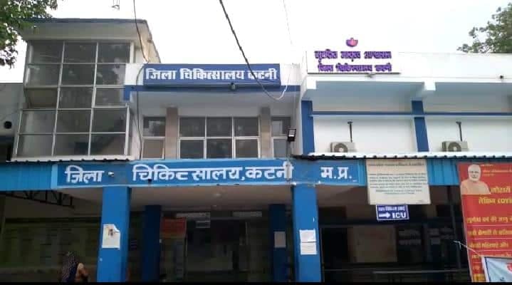 मरीज गिड़गिड़ाता रहा, गार्ड डंडे बरसाता रहा, कटनी जिला अस्पताल का मानवता शर्मसार करने वाला वीडियो वायरल