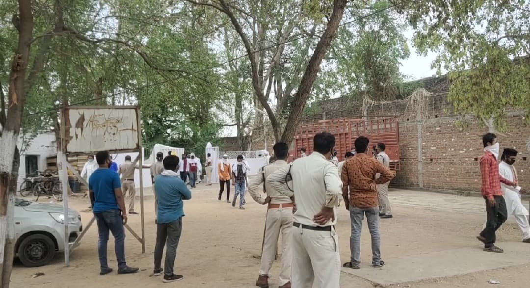 छतरपुर: कर्फ्यू के दौरान मस्जिद में सामूहिक नमाज अता करने पर 20 के खिलाफ FIR, 200 पर मामला दर्ज