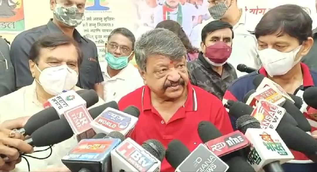 Indore: विश्व योग दिवस पर विजयवर्गीय की कांग्रेस को खरी – खरी, देखें वीडियो