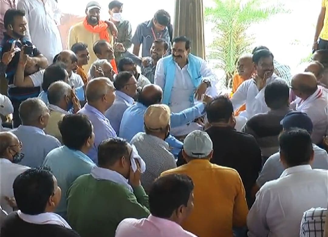 Datia: हंसी- ठहाकों के बीच लिया गया छोला पापड़ी का आनंद, डॉ नरोत्तम मिश्रा रहे मुख्य अतिथि