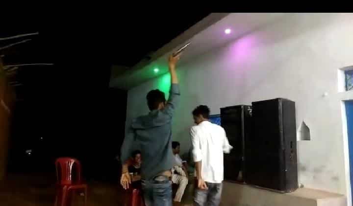 डीजे की धुन पर युवक ने कट्टा लहराते हुए किया डांस, सोशल मीडिया पर वायरल हुआ Video