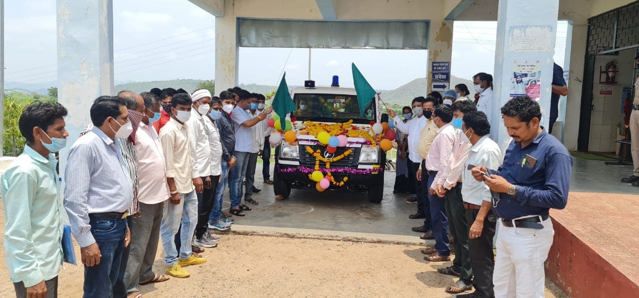Alirajpur : विधायक मुकेश पटेल ने जनता को दी सौगात, 10 लाख रूपए की लागत वाली लाइफ सपोर्ट एंबुलेंस की भेंट
