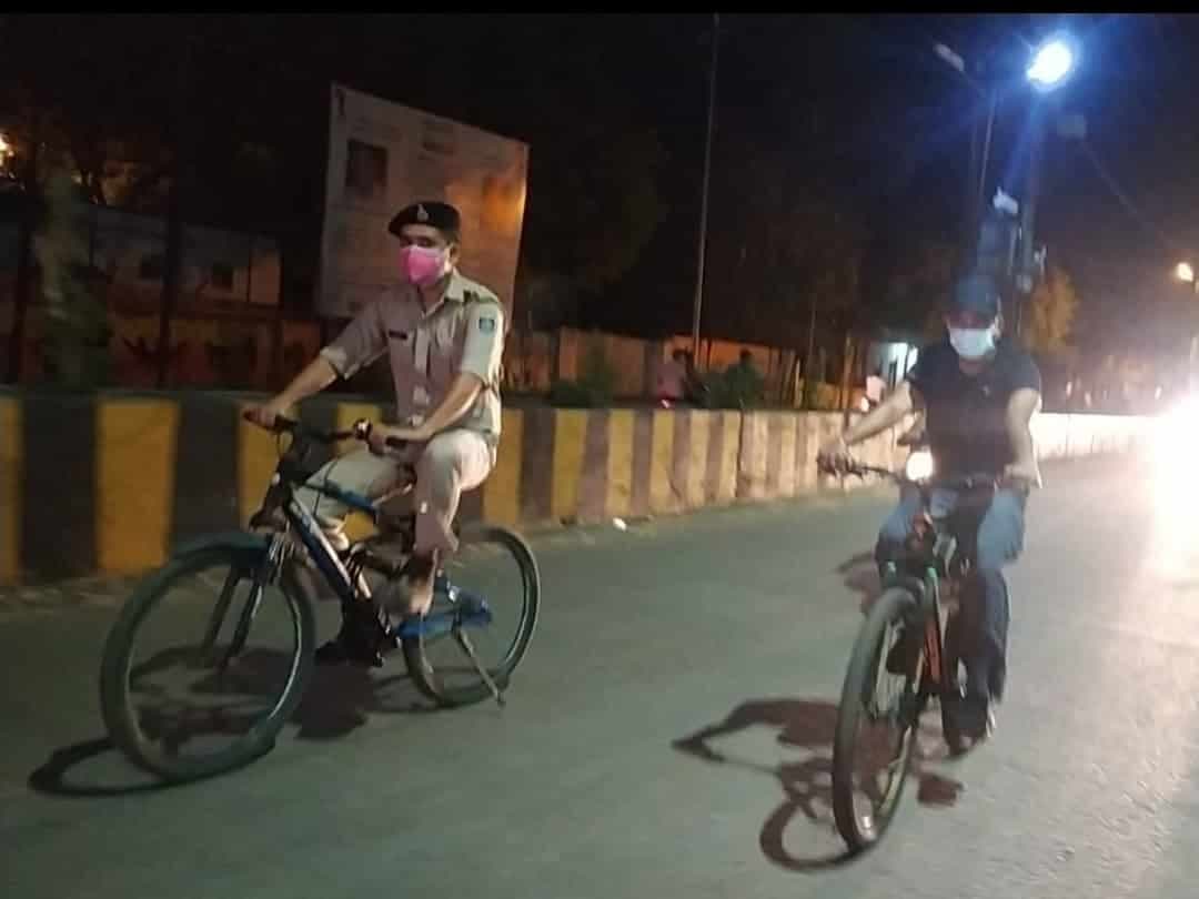Morena News : रात में साइकिल से अचानक थाने पहुंचे नवागत एसपी, बोले- जनता का जीतें भरोसा