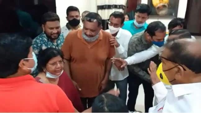 VIDEO VIRAL: BJP सांसद के सामने भड़की पूर्व मंत्री, बोली- मंडल अध्यक्ष हैं तो क्या सिर पर बैठेंगी?
