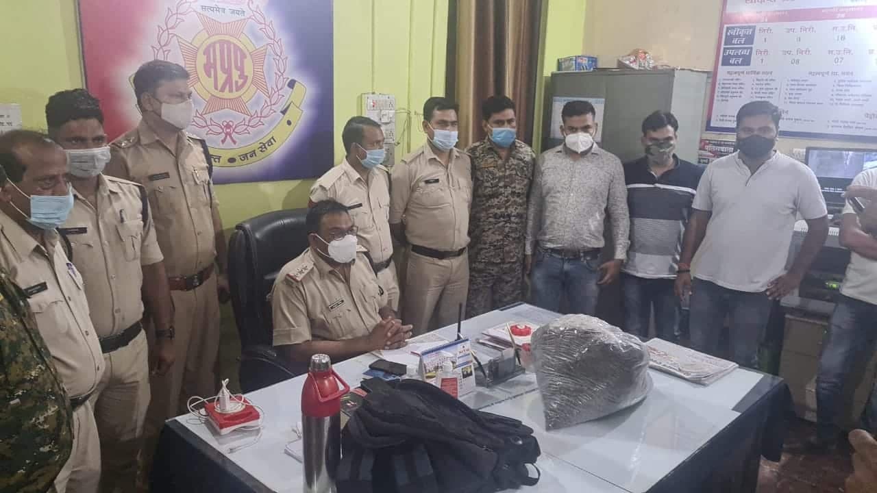 मुरैना : अवैध गांजे के साथ युवक गिरफ्तार, पुड़िया बनाकर करता था सप्लाई