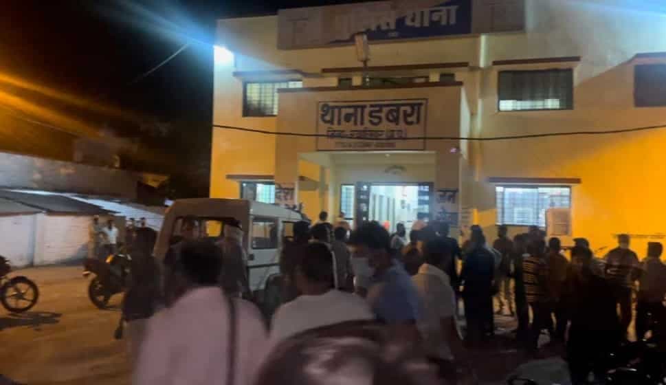 Dabra : वैक्सीनेशन को लेकर बवाल, SDM और पूर्व पार्षद में विवाद, थाने पहुँचा मामला