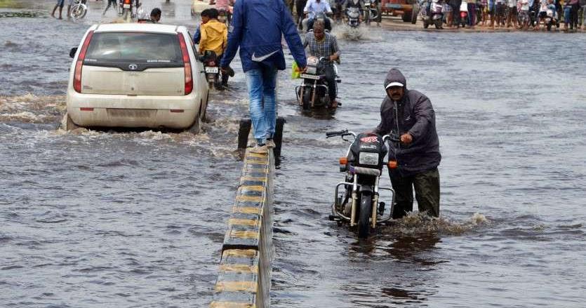 MP Weather Alert: मप्र के इन जिलों में अति भारी बारिश का अलर्ट, बिजली गिरने के भी आसार