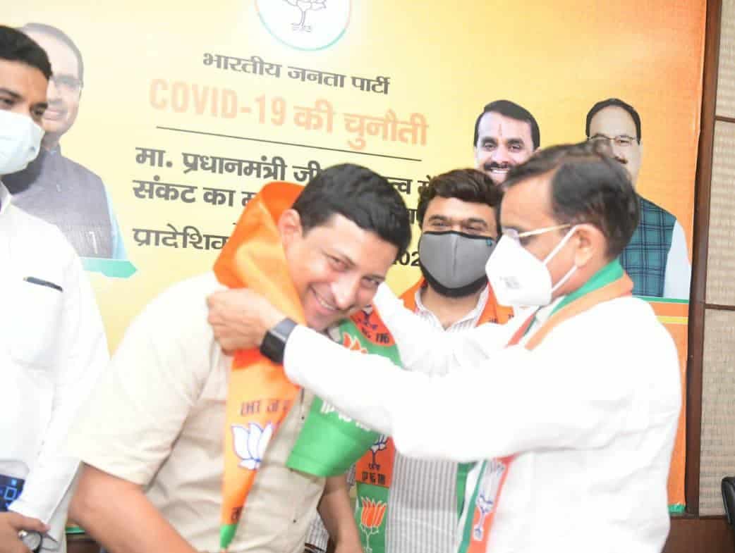 कमलनाथ के गढ़ में सेंध: कांग्रेस को एक और झटका, छिंदवाड़ा सांसद प्रतिनिधि BJP में शामिल