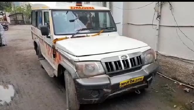 Jabalpur: एम्बुलेंस के जरिए हो रही थी शराब की तस्करी, पुलिस के उड़े होश, आरोपी फरार