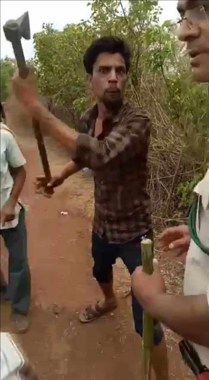 गुना में वन अमले से फिर दबंगई, सागवान की तस्करी को रोकने के दौरान रेंजर पर जानलेवा हमले का प्रयास