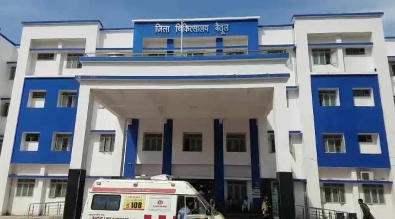 बैतूल: तीसरी लहर की आशंका, जिला चिकित्सालय में नहीं है पीआईसीयू