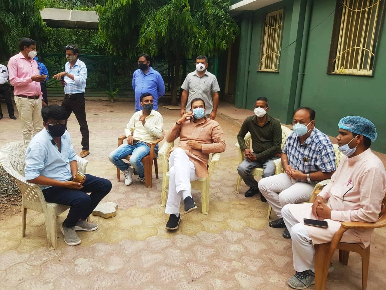 तीसरी लहर: कांग्रेस विधायक ने अस्पताल में डाला डेरा, अधिकारियों से बोले- “आपके बस का कुछ नहीं”