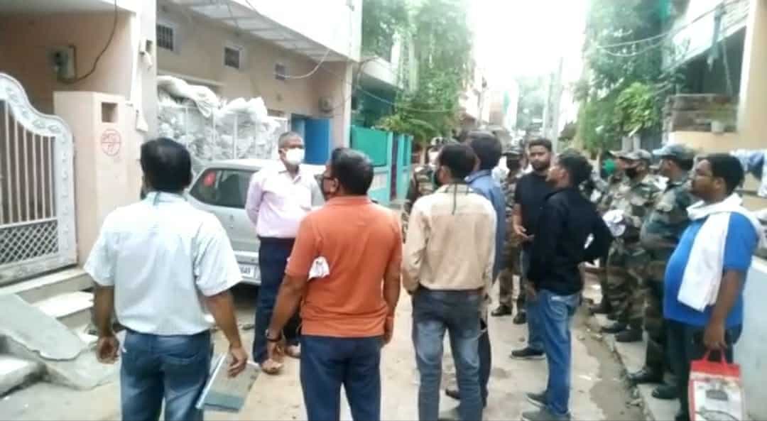 बकाया राशि वसूलने बिजली कंपनी अब बंदूक के सहारे! दरवाजे पर सुरक्षा सैनिक तैनात