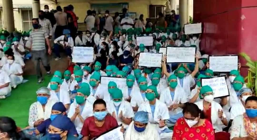 Indore News : नर्सेस की अनिश्चितकालीन हड़ताल, इंदौर में हुई जमकर नारेबाजी