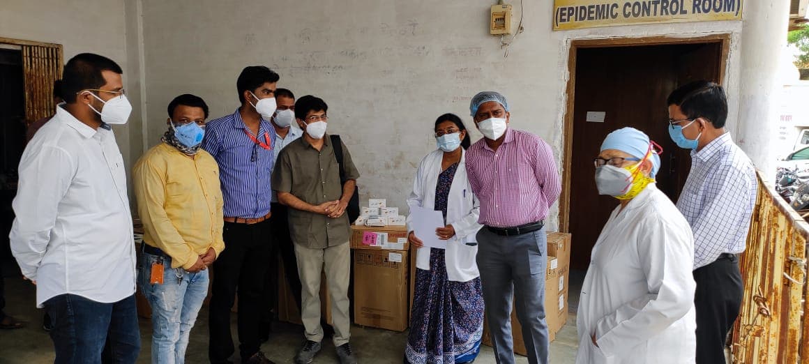 दमोह : पिरामल फाउंडेशन ने की जिला अस्पताल की मदद, अनेक उपकरण दिए दान