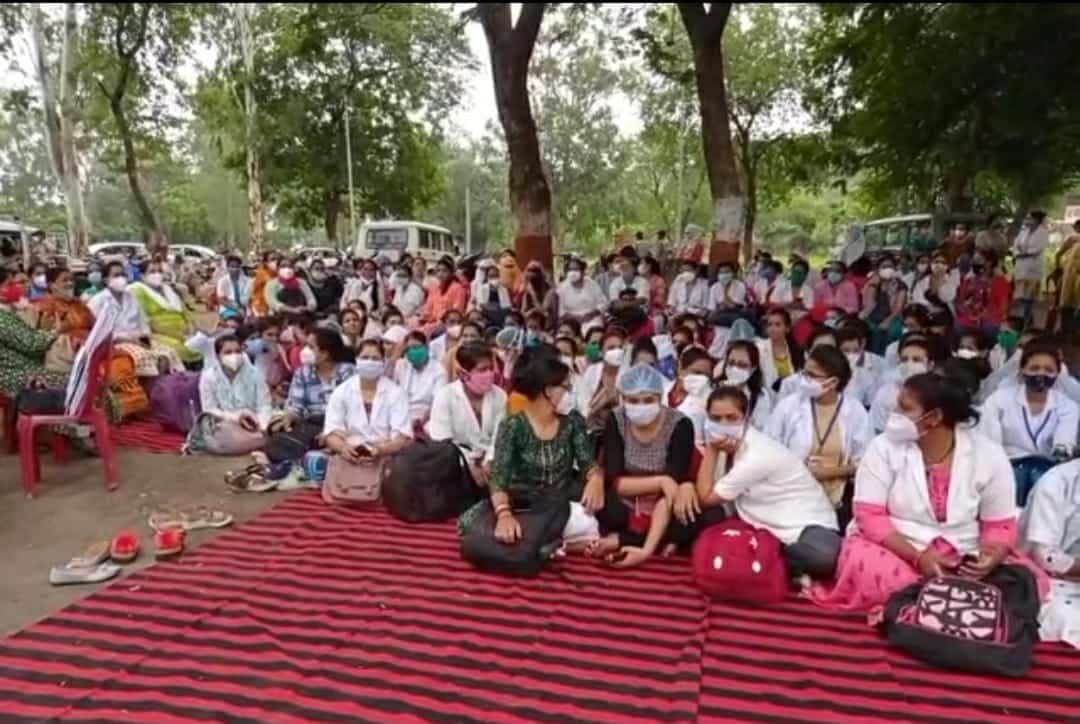 Jabalpur News : नर्सेस की हड़ताल से चरमराई स्वास्थ्य सेवाएं, मरीज हो रहे परेशान