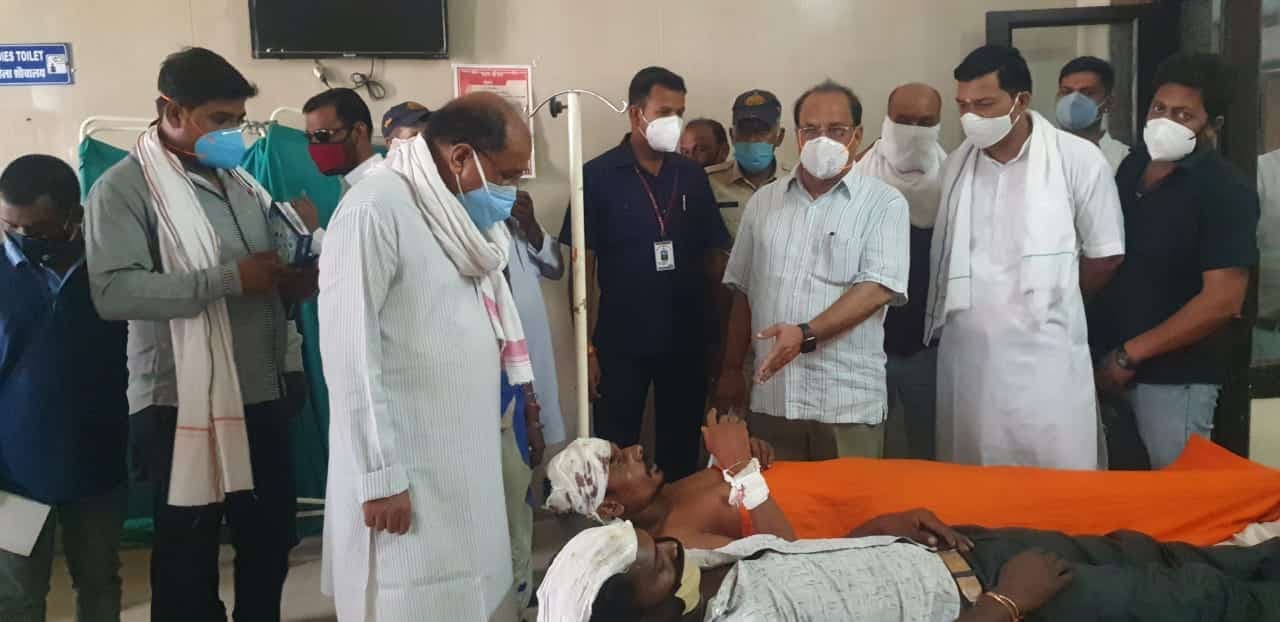 दमोह में दलित युवक की पिटाई पर सियासत, कांग्रेस विधायक ने कहा- पुलिस वालों पर नहीं हुआ मामला दर्ज तो बैठेंगे धरने पर