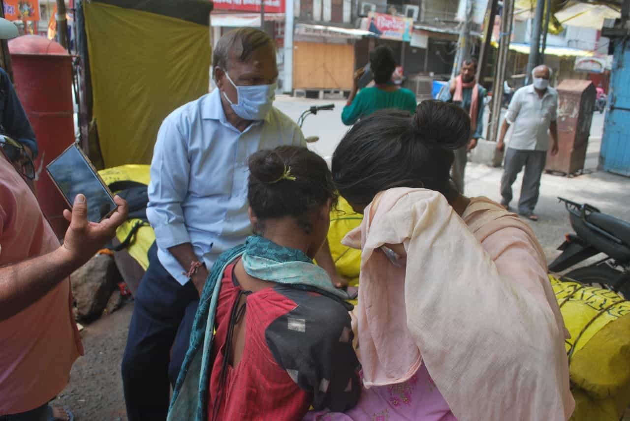 घरवालों से त्रस्त होकर दो बच्चियां आजमगढ़ से पहुंची खंडवा, समाजसेवियों ने मदद के लिए बढ़ाए हाथ