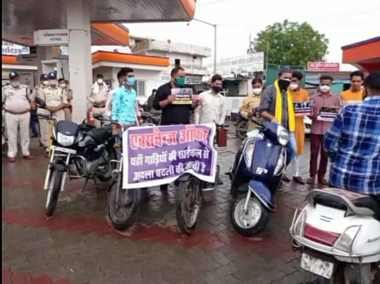 MP में युवा कांग्रेस ने लगाया बाइक एक्सचेंज मेला, ये हैं कारण