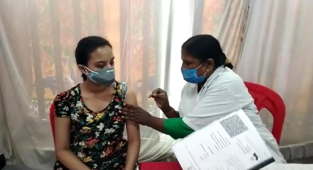 Indore: खजराना गणेश से वैक्सीनेशन महाभियान की हुई शुरुआत, लोगो में दिख रहा है मतदाताओं से जैसा उत्साह