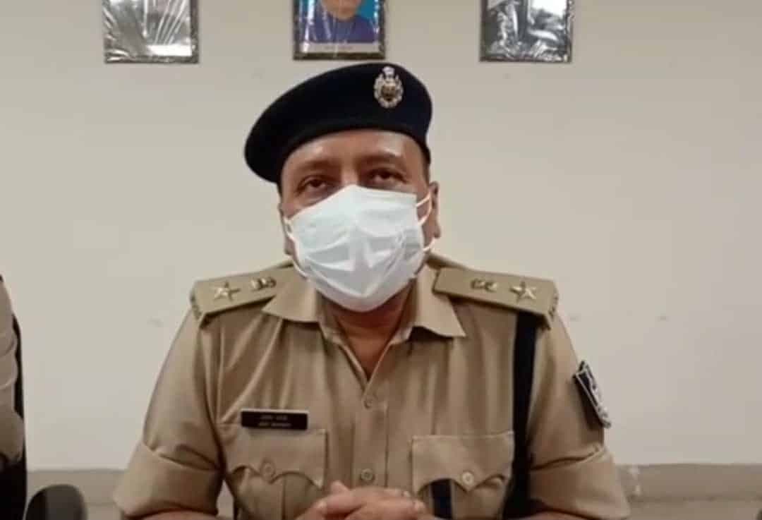 सटोरिये के साथ पार्टी करना पड़ा महंगा, चार पुलिसकर्मी लाइन अटैच