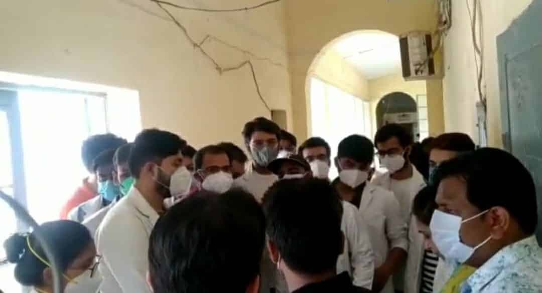 Gwalior News: जूडा पर डीन की तल्ख टिप्पणी- नौकरी नहीं कर रहे, चाहें तो PG छोड़ सकते है
