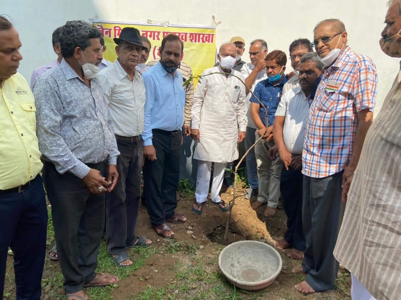 Damoh: राष्ट्रीय संत के जन्मदिन पर पूर्व वित्त मंत्री जयंत मलैया की मौजूदगी में किया गया पौधारोपण