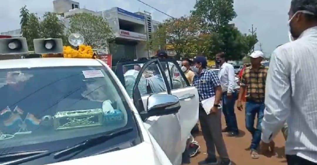 पंचायत मंत्री की मौजूदगी में आपस में भिड़ गए भाजपा के दो बड़े नेता, थाने तक पहुंचा मामला