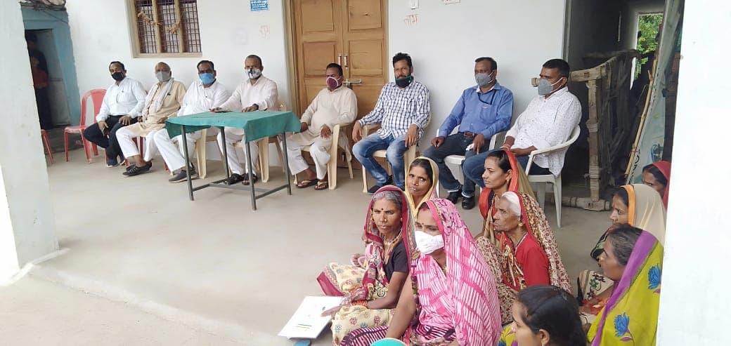 Chhindwara : धसनवाड़ा में चलाए गया विशेष अभियान, पीले चावल डाल टीका लगाने का दिया गया निमंत्रण