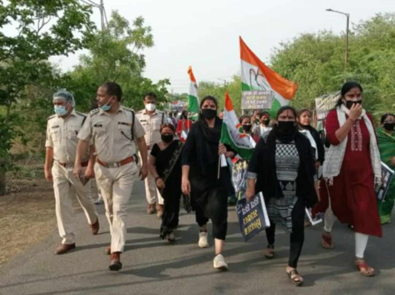 कांग्रेस को प्रधानमंत्री और मुख्यमंत्री के खिलाफ प्रदर्शन करना पड़ा भारी, FIR दर्ज