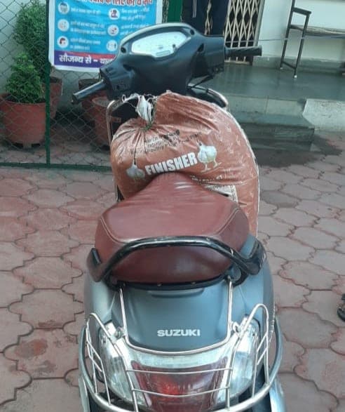 क्राइम ब्रांच पुलिस को देखकर रोने लगा शराब तस्कर, बताई अपनी मजबूरी