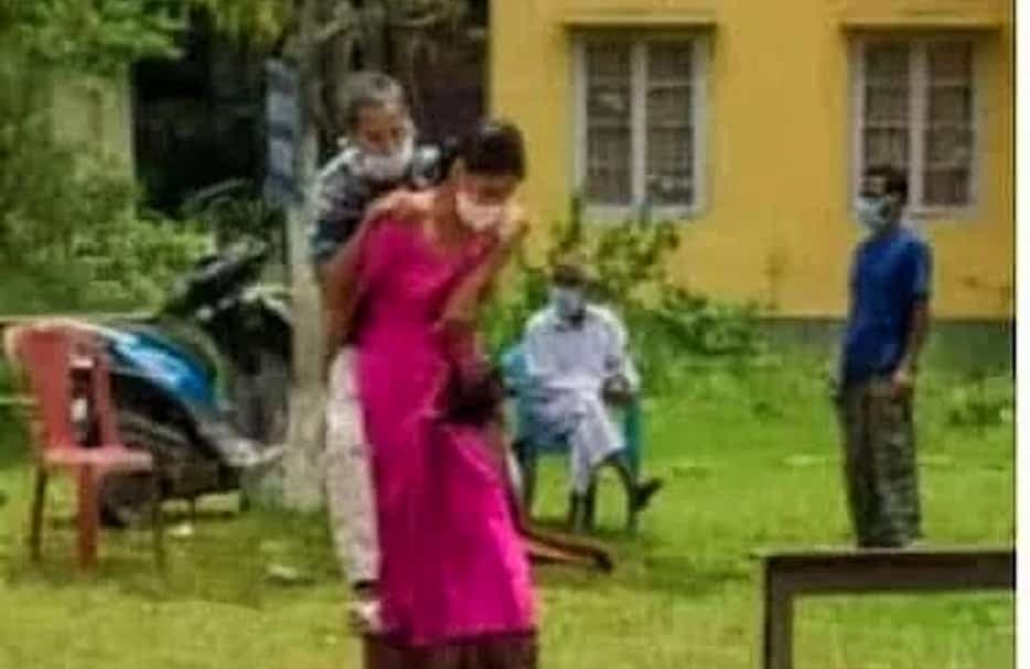 ससुर को पीठ पर उठाकर अस्पताल ले गई बहू, खुद हो गई कोरोना संक्रमित