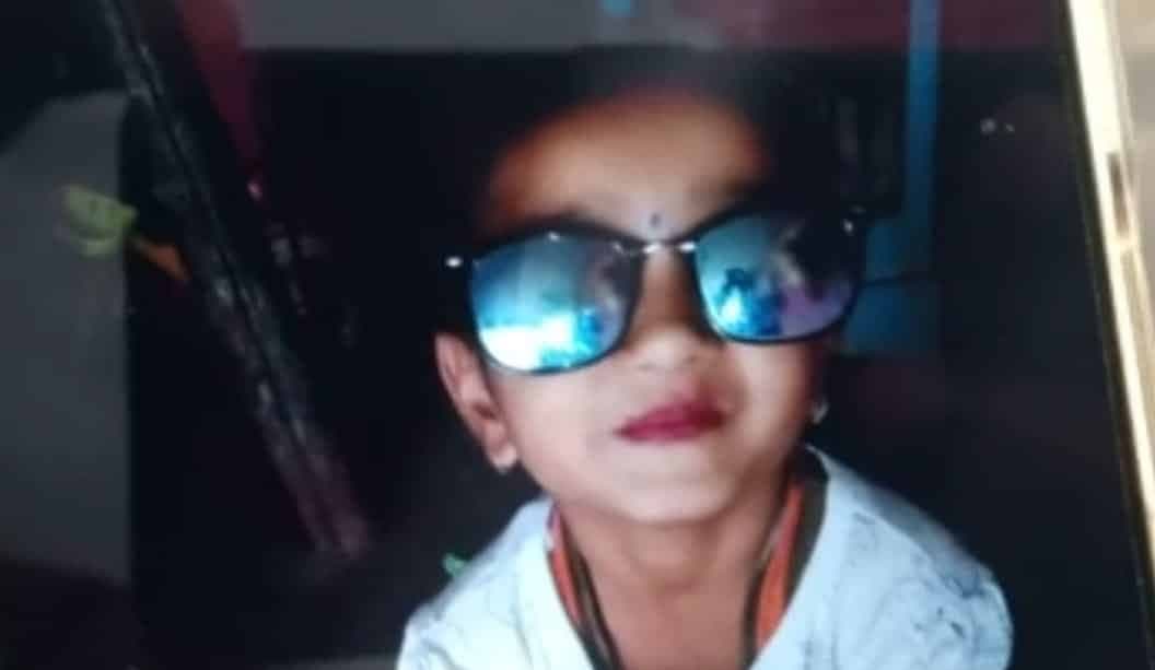 Indore news: मोबाइल पर गेम खेल रही थी मासूम, सांप ने काटा फिर हुआ ये