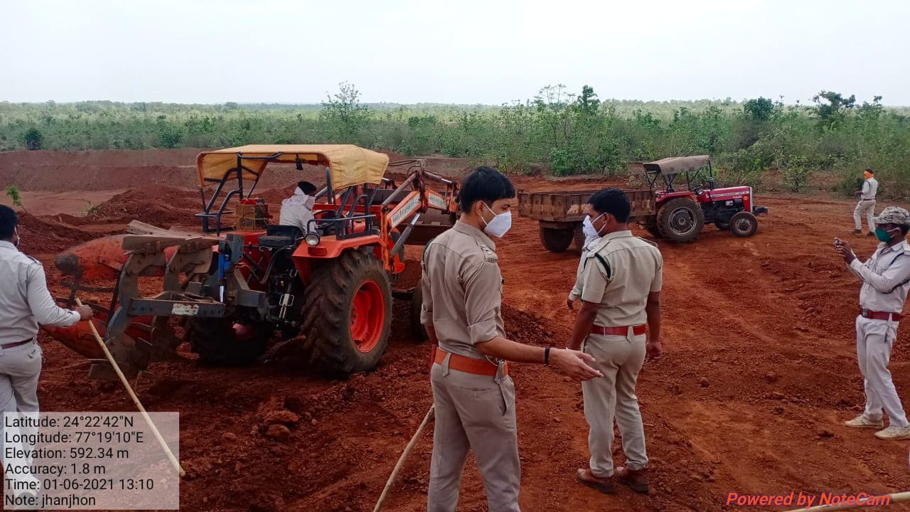 गुना- दबंगों की दादागिरी, वन अमले से बलपूर्वक छुड़ाया ट्रैक्टर