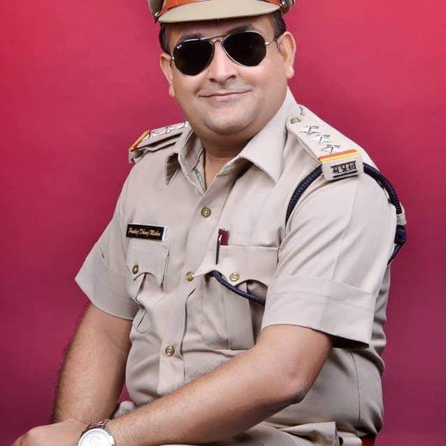 निवाड़ी- लक्ष्य से अधिक राजस्व वसूली, कमिश्नर ने दिया जिला खनिज अधिकारी को प्रशंसा पत्र