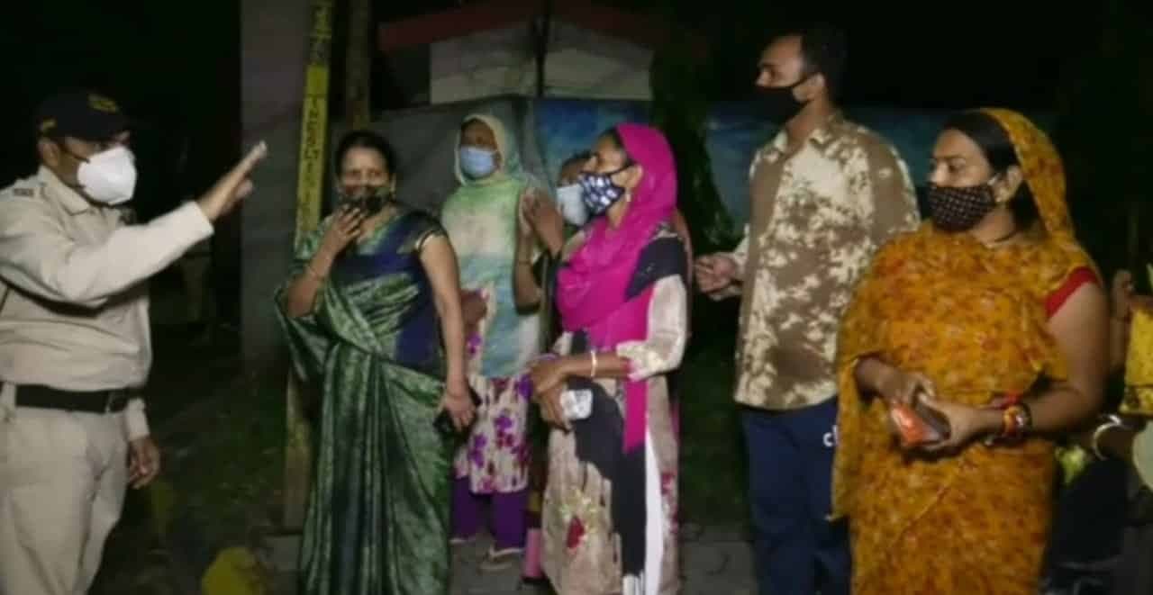 Indore: जनता कर्फ्यू के उल्लंघन में बंद परिजनों को छुड़वाने जेल के बाहर मचा हंगामा