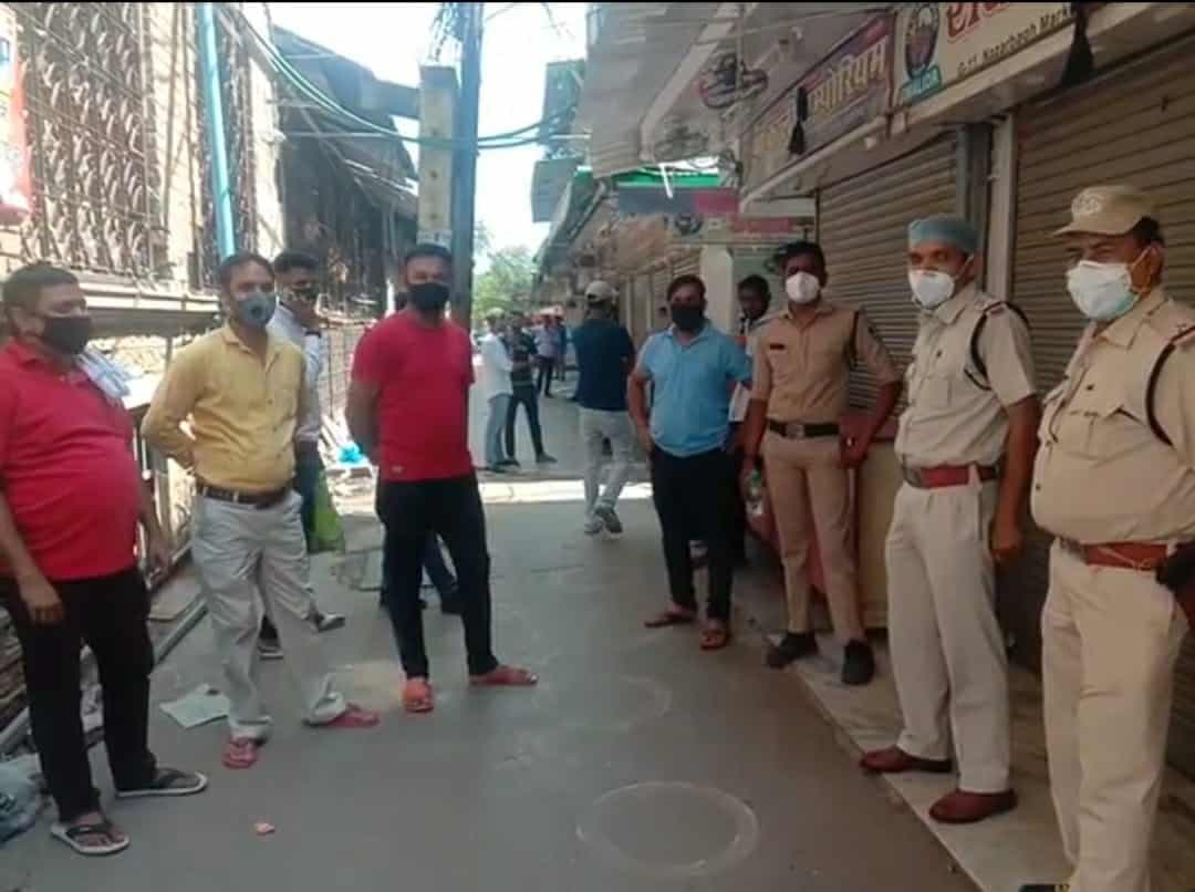 अनलॉक का तीसरा दिन: नियम तोड़ती दो मार्केट प्रशासन ने कराई बंद, तीन दुकानों पर कार्रवाई