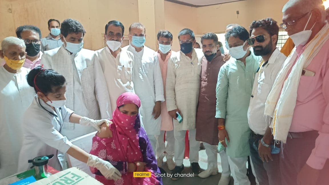 शिवपुरी : माधवराव सिंधिया स्वास्थ्य सेवा मिशन में 250 लोगों को लगा कोरोना का टीका