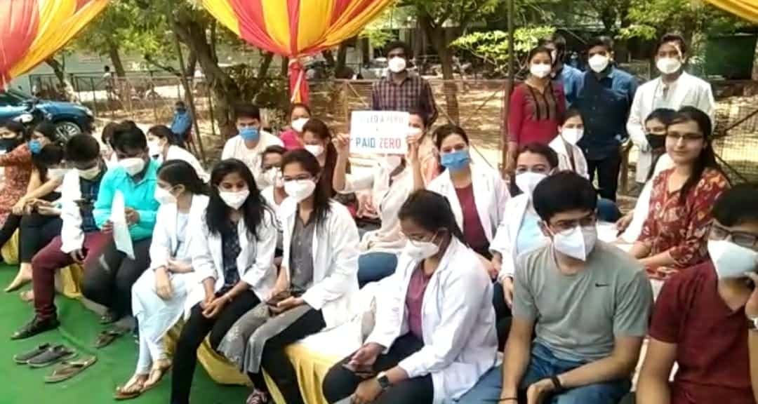 जूनियर डॉक्टर्स गए हड़ताल पर, सरकार पर लगाया वादाखिलाफी का आरोप