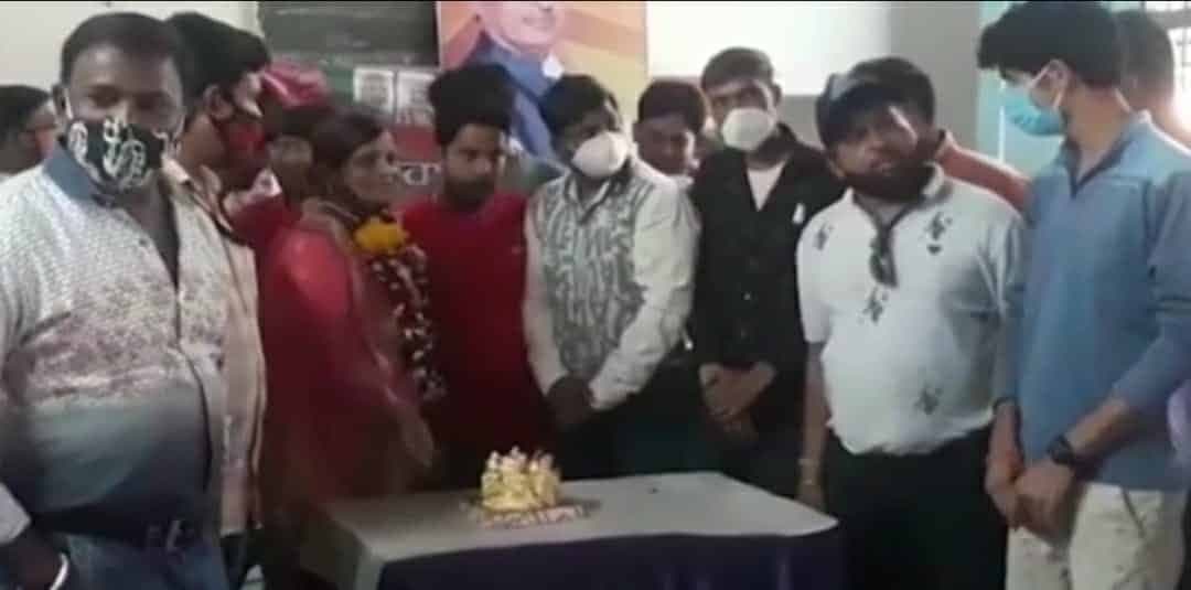 जन्मदिन सेलिब्रेट कर माफी मांगने वाली बीजेपी नेत्री पर कांग्रेस ने की कार्रवाई की मांग