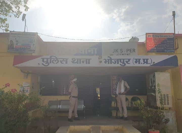 महिला ने किया नाबालिग का शारीरिक शोषण, पति और सास ससुर ने की मदद