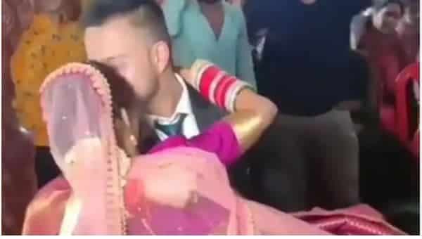 VIRAL VIDEO : दुल्हन को अचानक गोद में उठा दूल्हे ने कर डाली ये हरकत, मेहमान हुए दंग