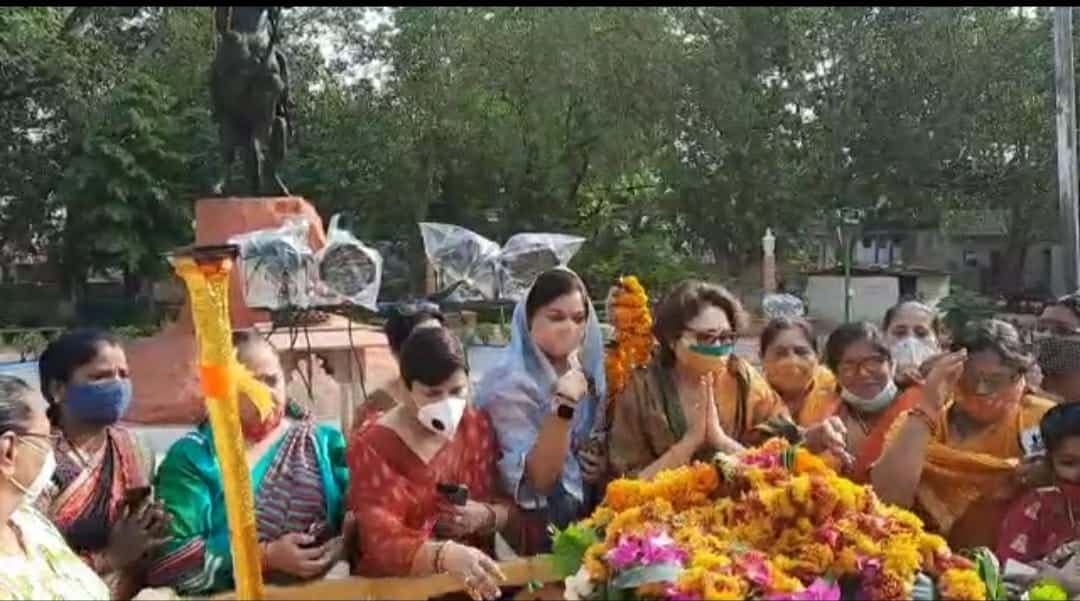 रानी लक्ष्मीबाई को अर्पित की पुष्पांजलि, 7 महिलाओं को दिया कोरोना योद्धा सम्मान