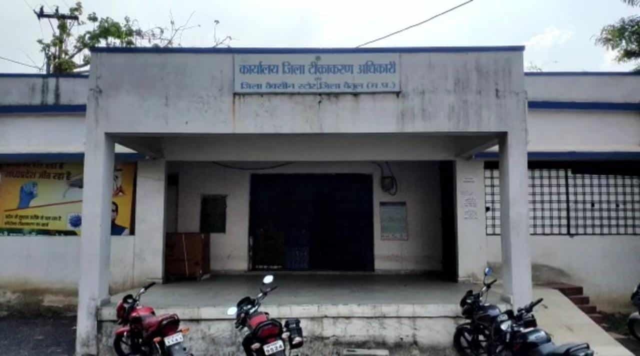 बैतूल के 47 गांवों में नहीं लगा कोरोना का एक भी टीका, डर के कारण लड़ने को तैयार हैं ग्रामीण