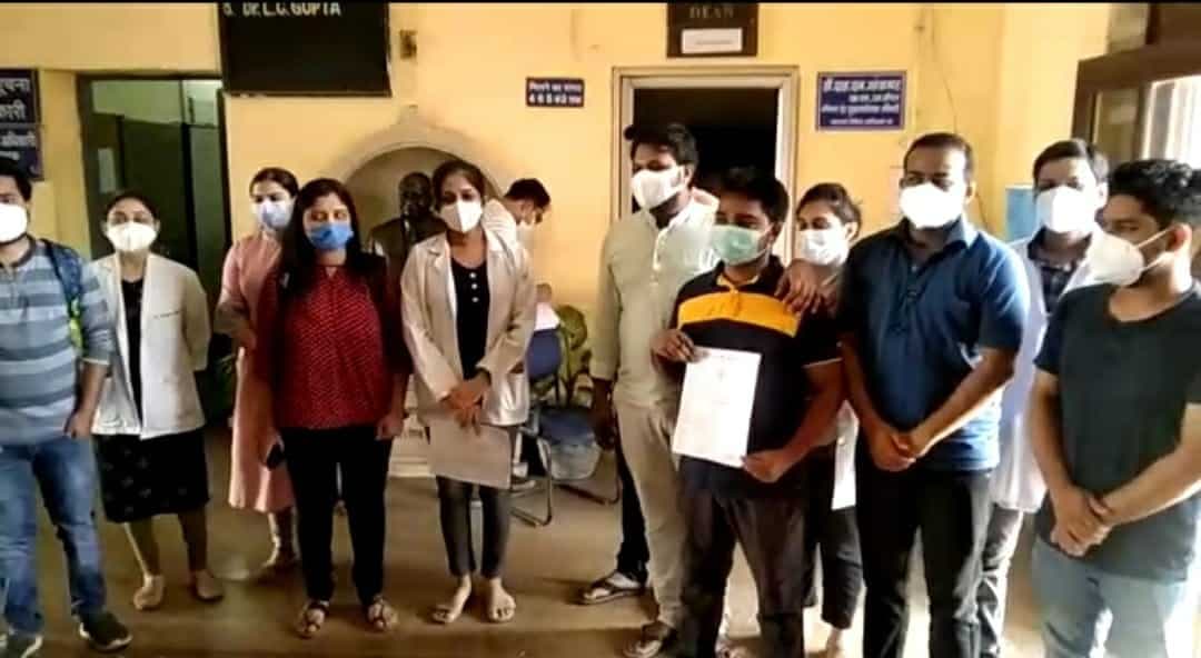 काम पर वापस लौटे जूनियर डॉक्टर्स,  हड़ताल ख़त्म चिकित्सा शिक्षा मंत्री ने दी बधाई