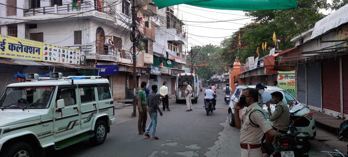 लापरवाही ! कोरोना संक्रमितों का घर पर कर रहे थे इलाज, एसडीएम की समझाइश पर कराया अस्पताल में भर्ती