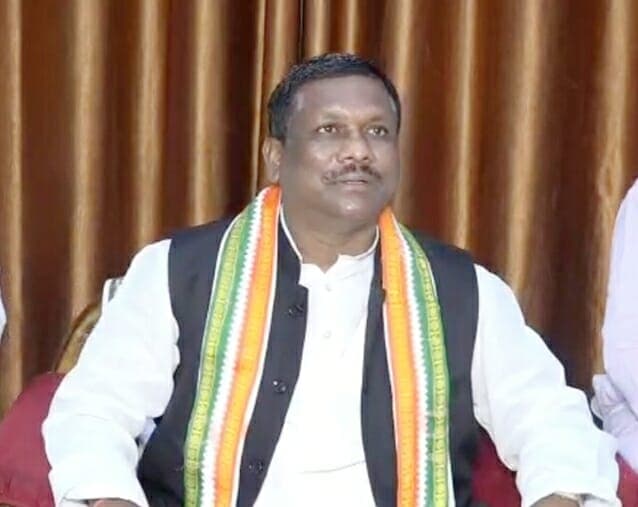 अपने ही मंत्री पर कांग्रेस विधायक का तंज- “आशाराम और राम रहीम से थोड़ा कम हमारा बाबा”