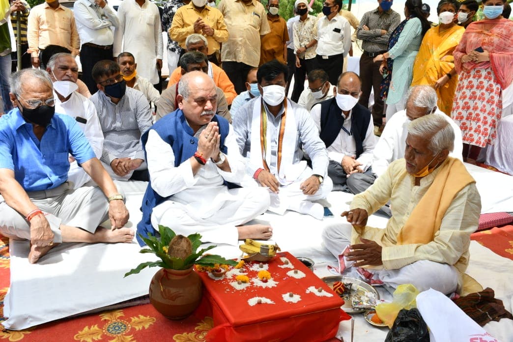 केंद्रीय कृषि मंत्री बोले- कृषि कानून वापसी के अलावा सरकार हर विषय पर बात के लिए तैयार