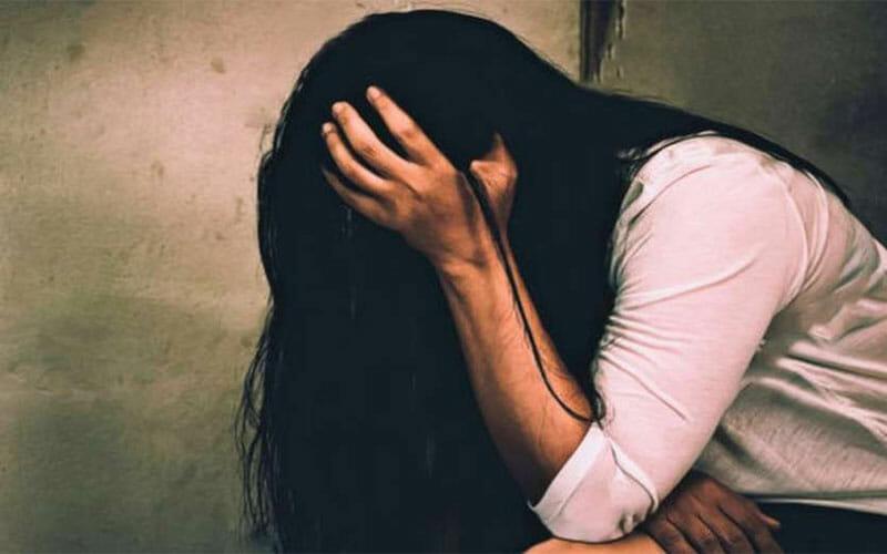 पूर्व विधायक और IAS अफसर पर रेप कर ब्लैकमेल करने का आरोप, महिला ने कोर्ट से मांगी मदद